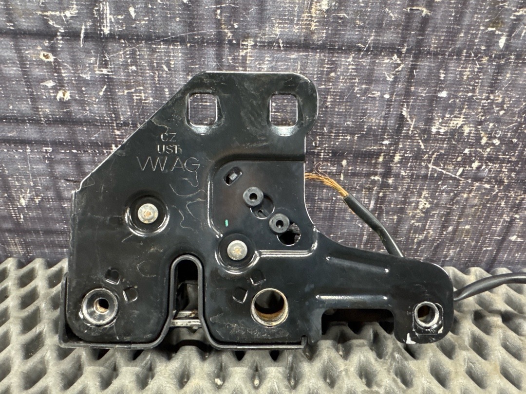 Замок капота, 1920 рублей, Красноярск