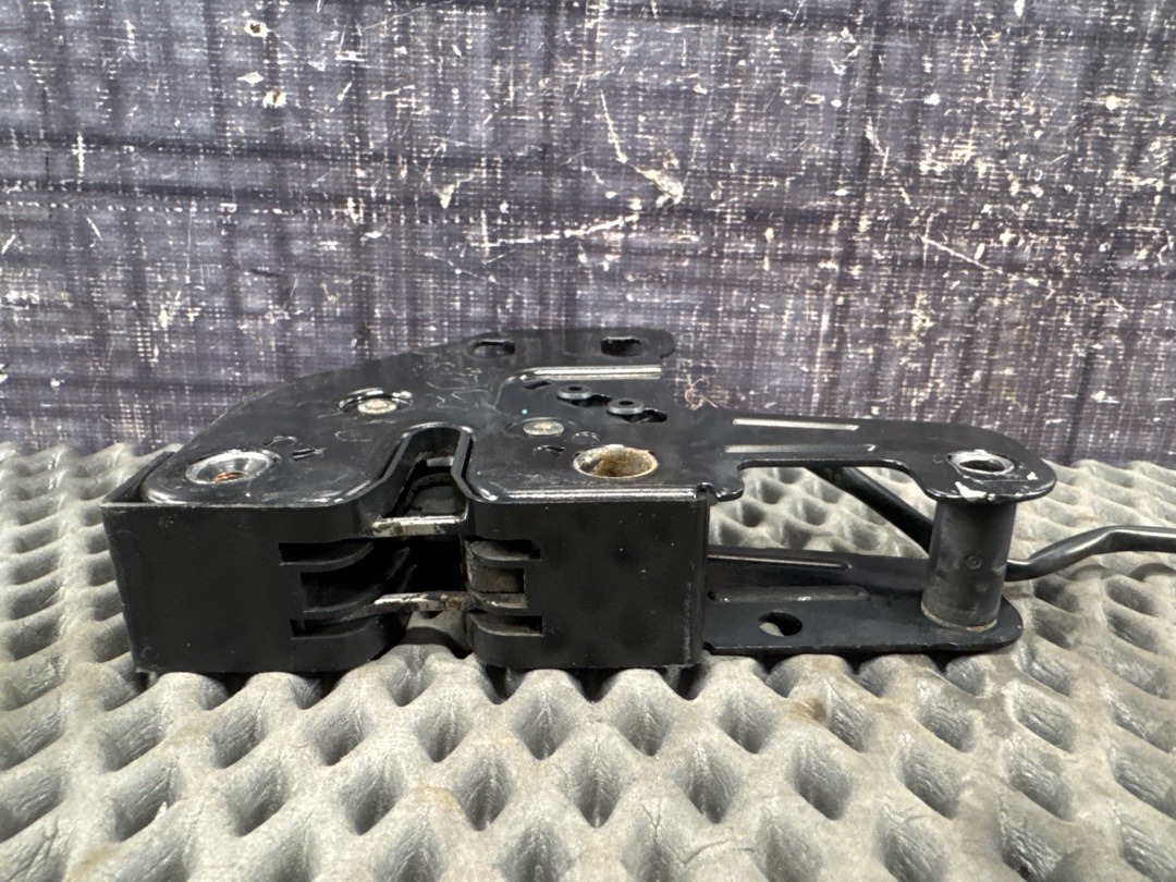 Замок капота, 1920 рублей, Красноярск