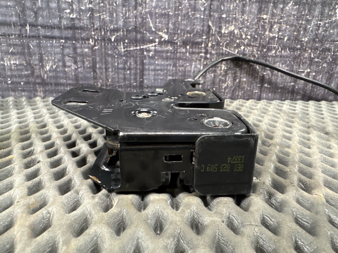 Замок капота, 1920 рублей, Красноярск