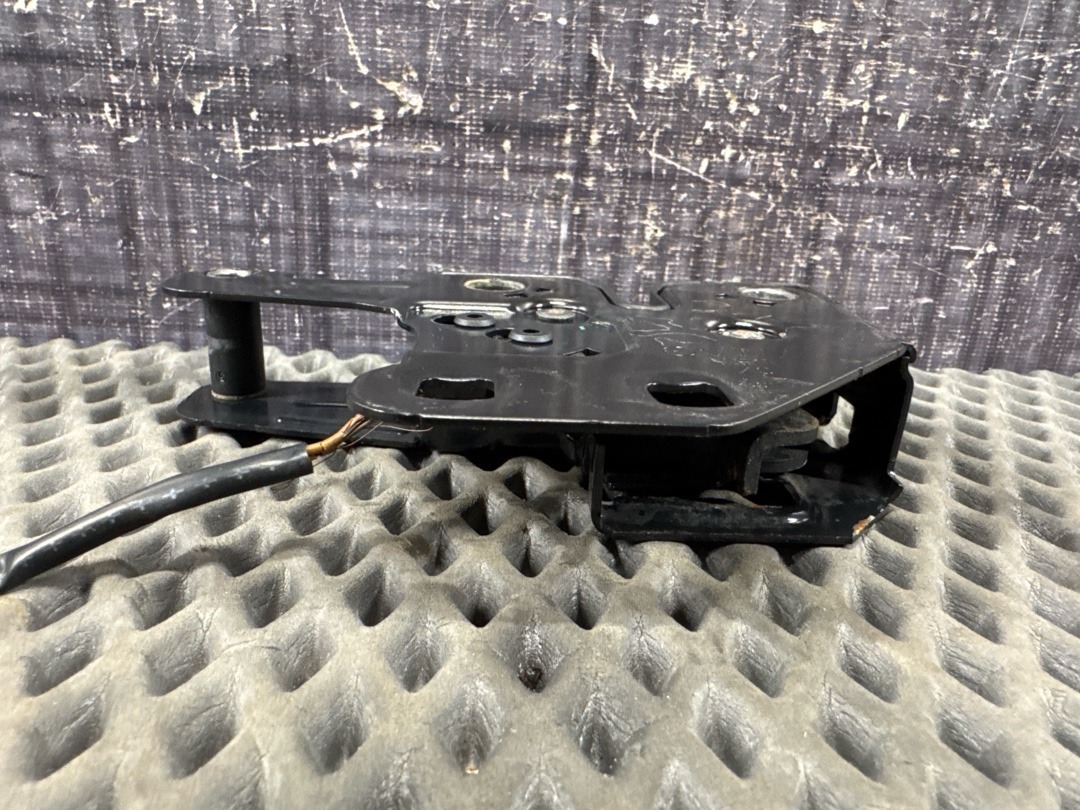 Замок капота, 1920 рублей, Красноярск