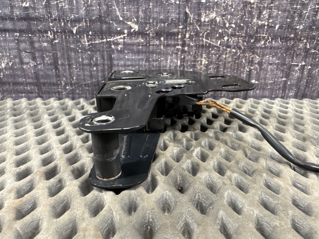 Замок капота, 1920 рублей, Красноярск