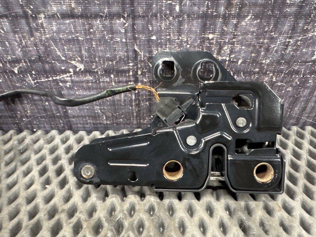 Замок капота, 1920 рублей, Красноярск