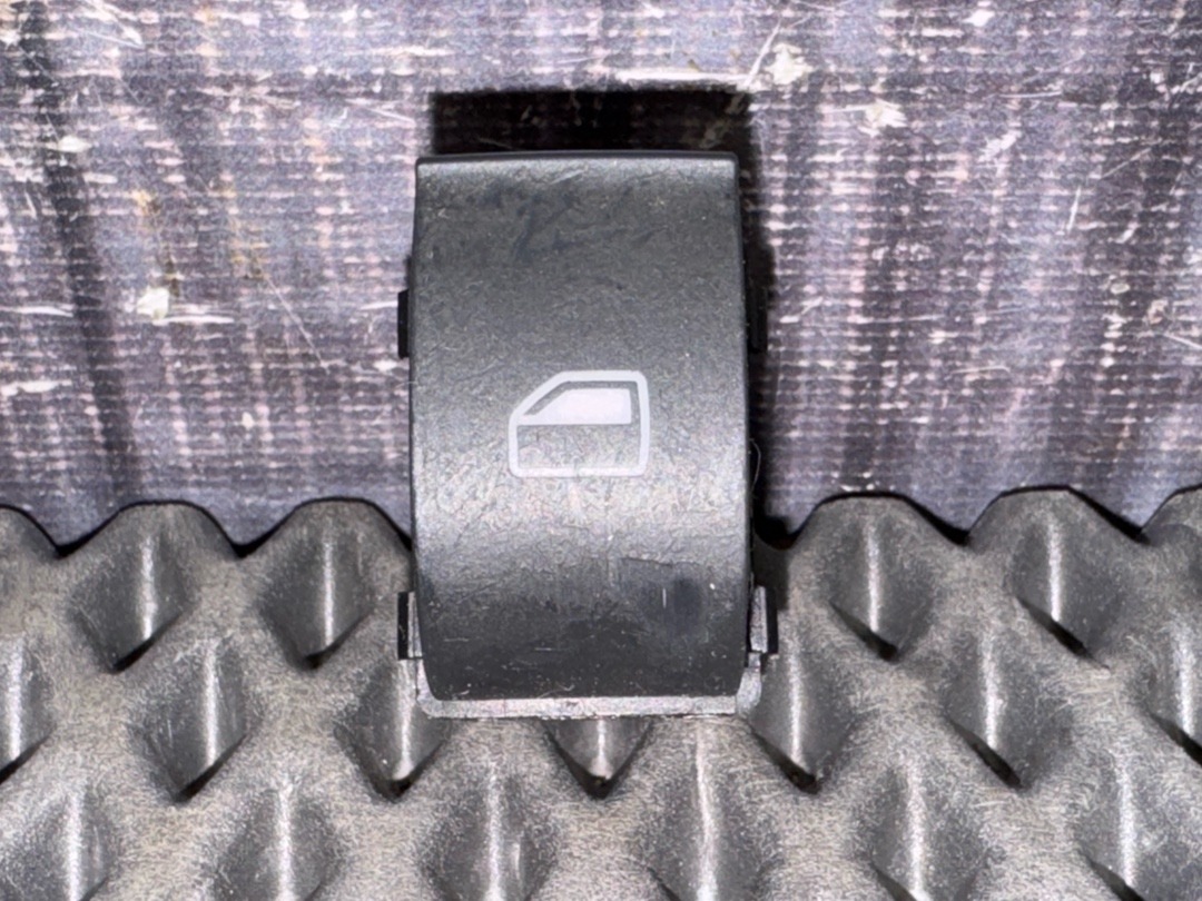 Кнопка стеклоподъемника, 420 рублей, Красноярск