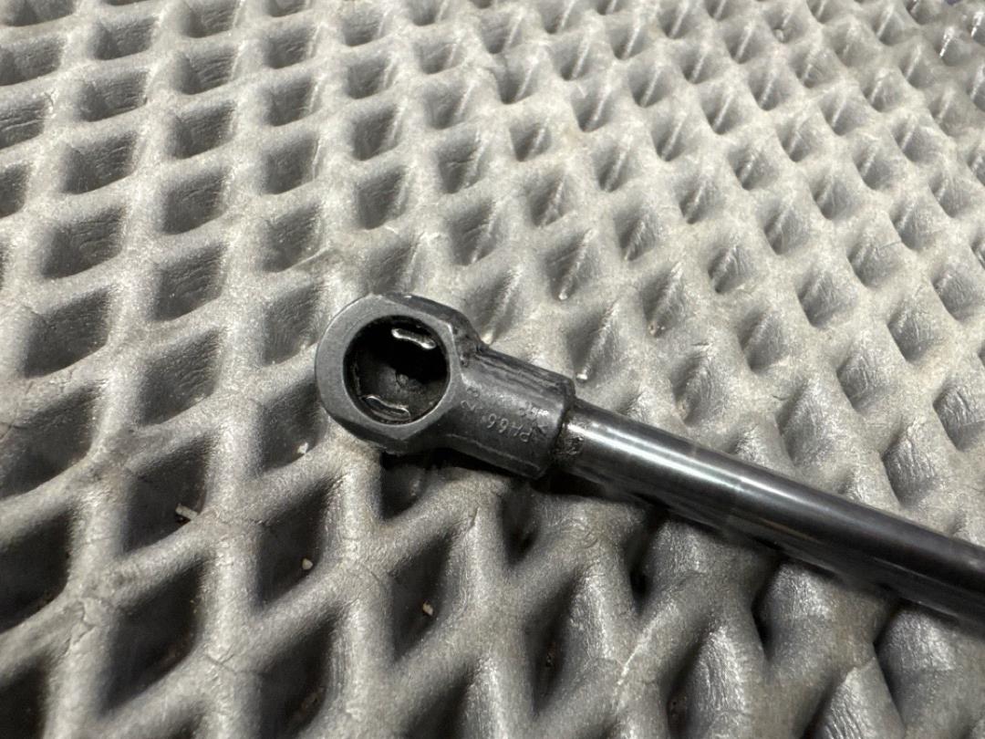 Амортизатор багажника, 650 рублей, Красноярск