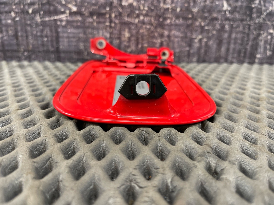 Лючок бензобака, 990 рублей, Красноярск