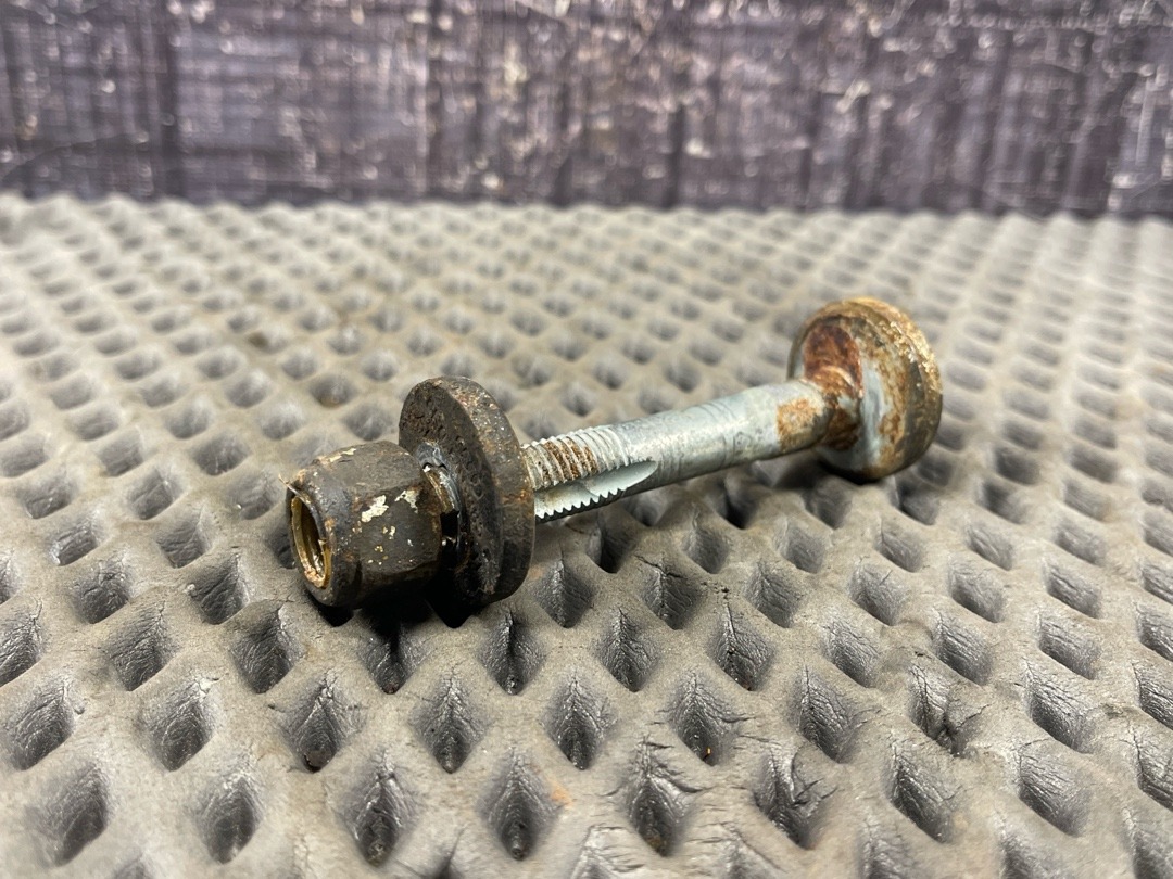 Болт развальный, 710 рублей, Красноярск