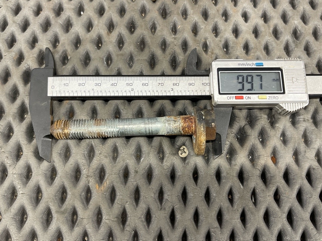 Болт развальный, 710 рублей, Красноярск