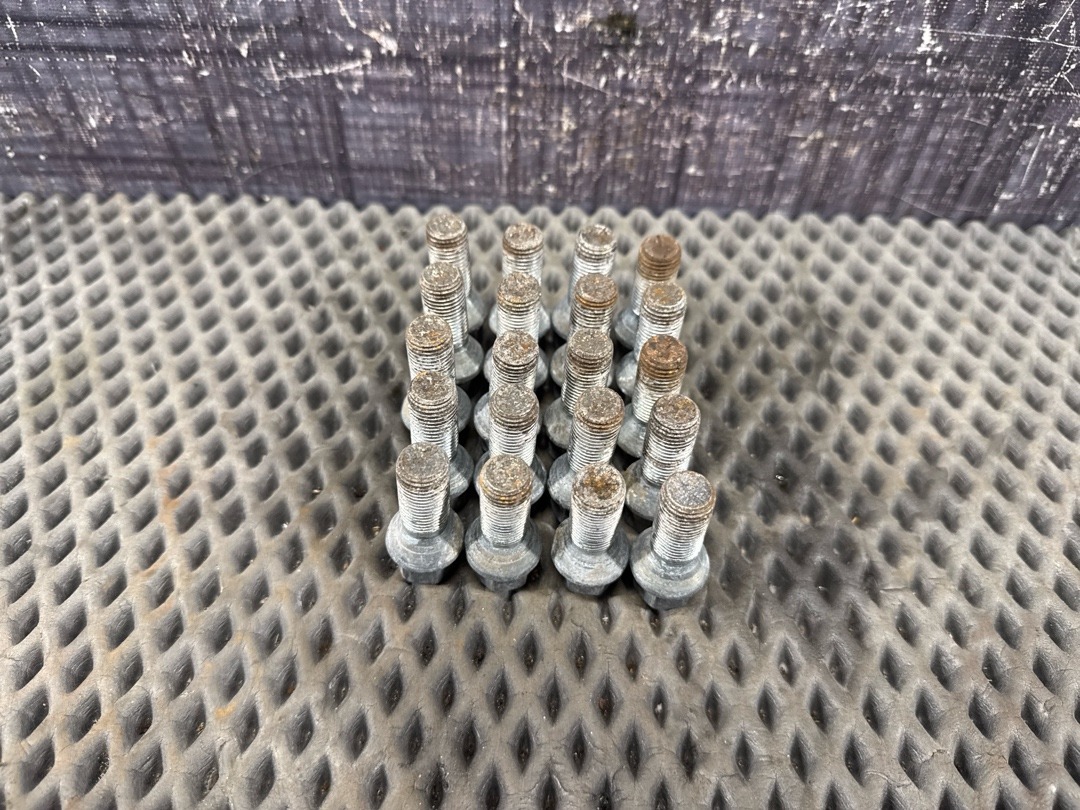 Комплект колесных болтов, 2440 рублей, Красноярск