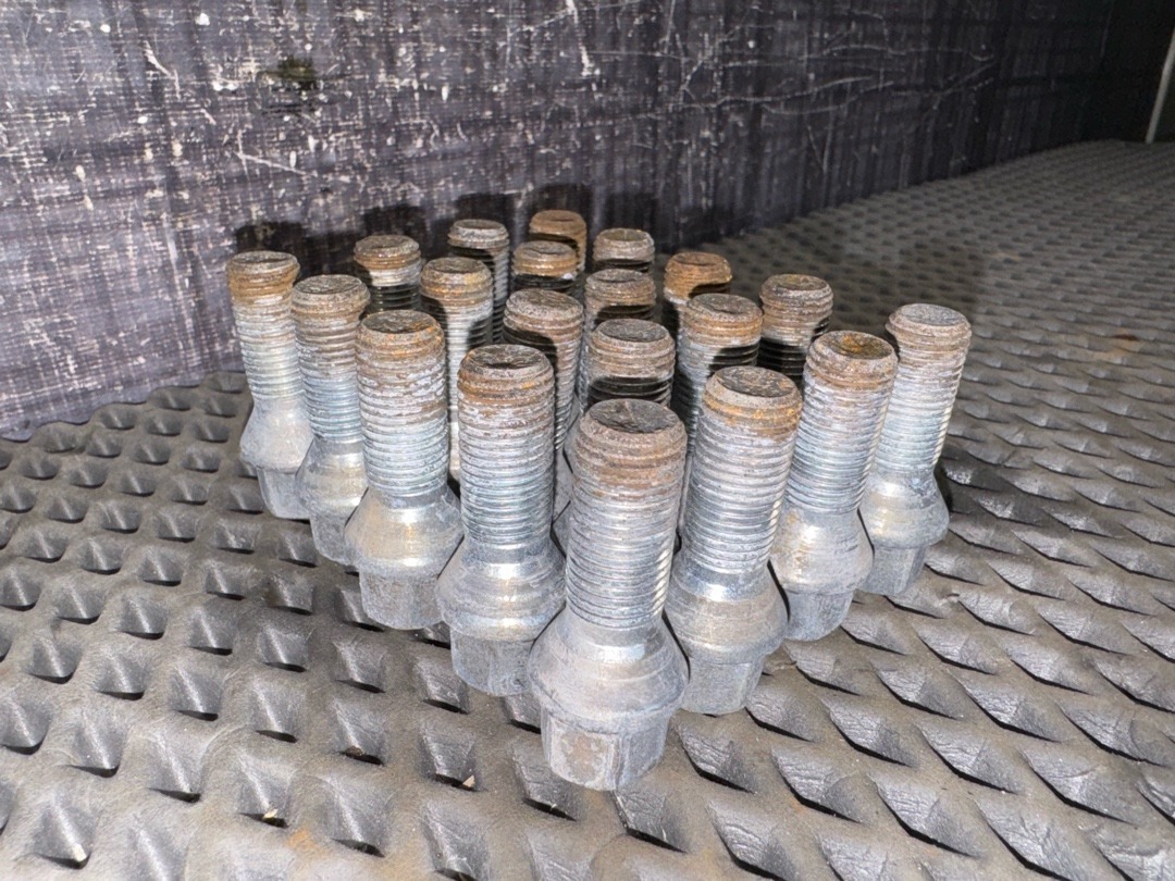 Комплект колесных болтов, 2440 рублей, Красноярск