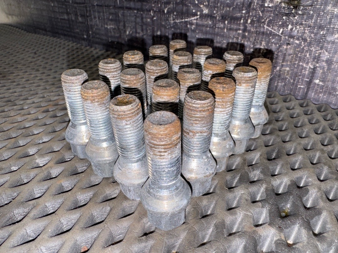 Комплект колесных болтов, 2440 рублей, Красноярск