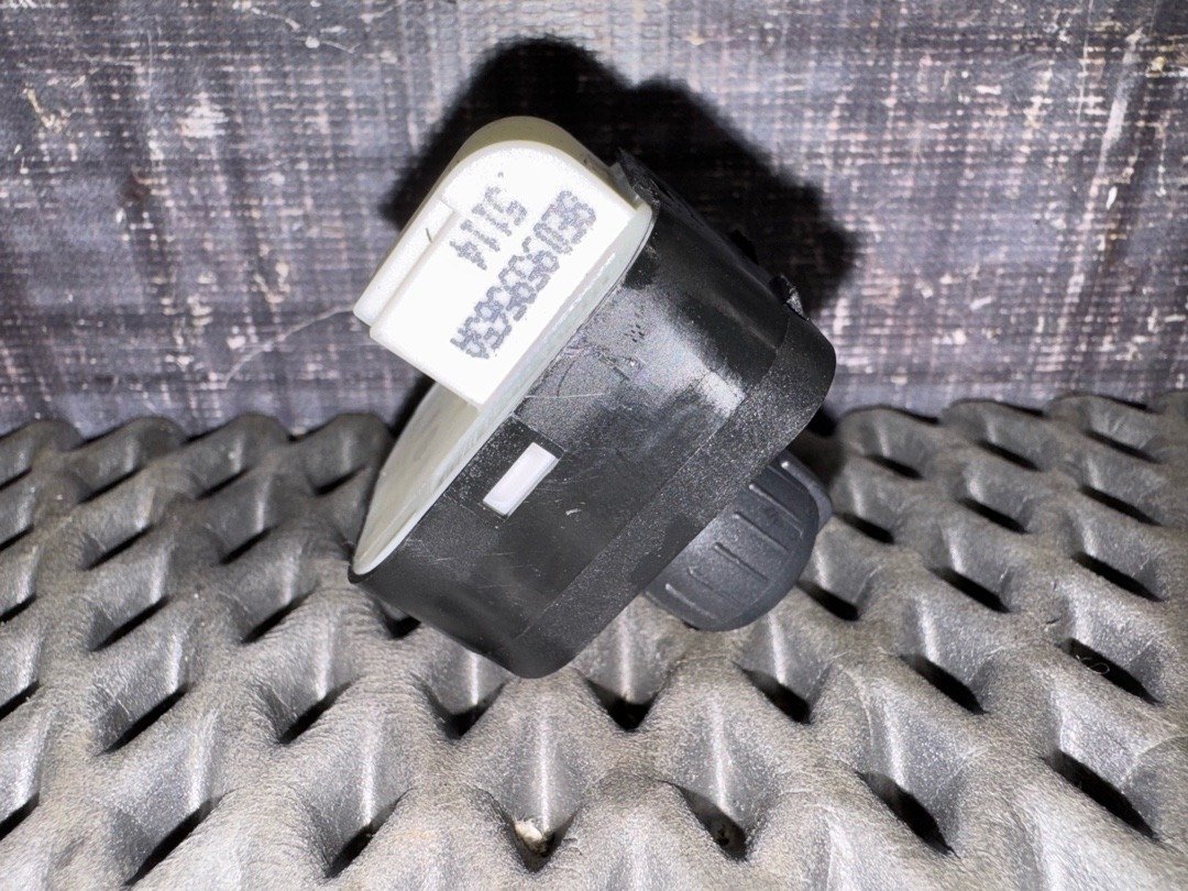 Кнопка регулировки зеркал, 1220 рублей, Красноярск