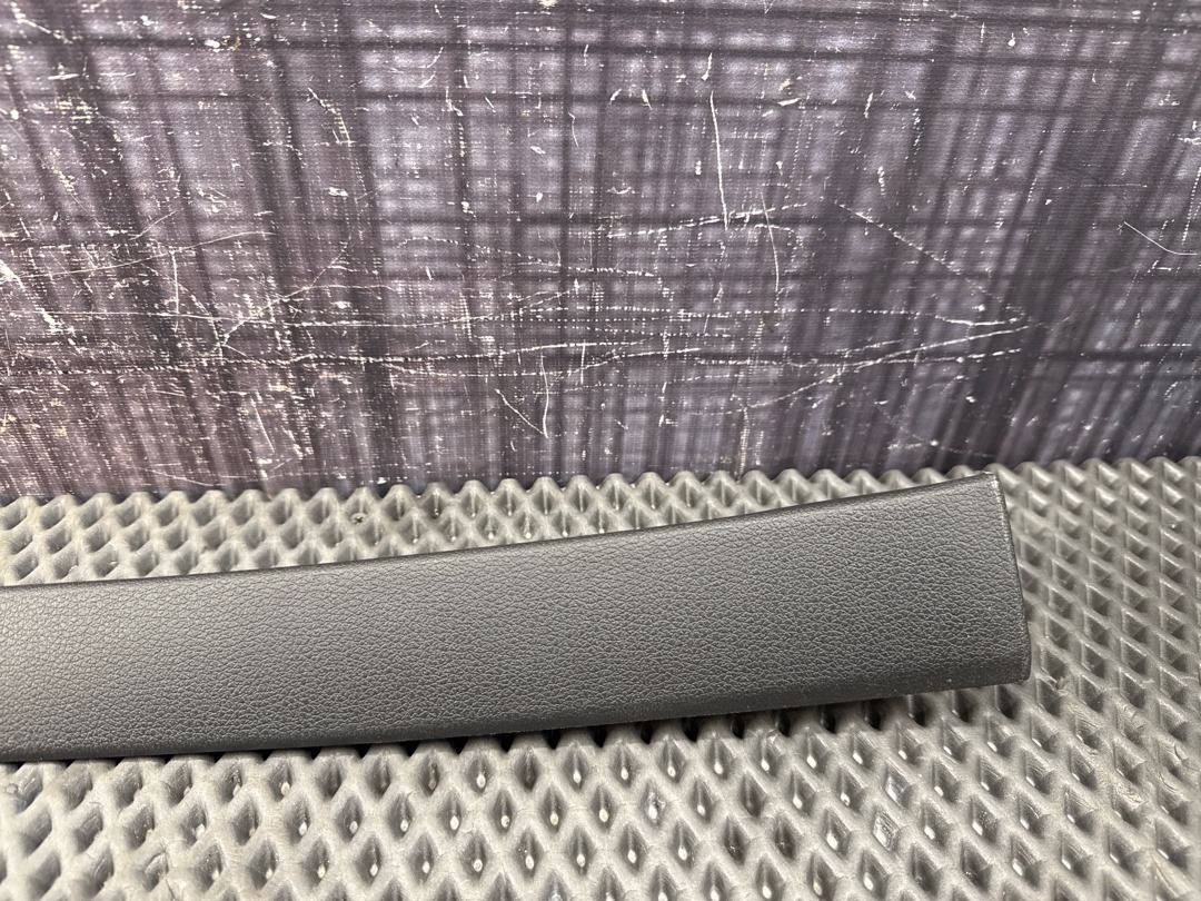 Пластик крышки багажника, 640 рублей, Красноярск