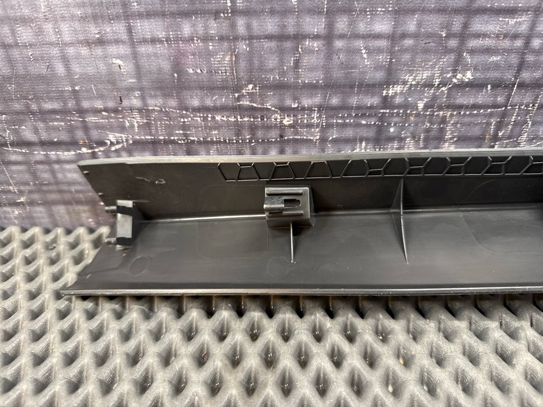 Пластик крышки багажника, 640 рублей, Красноярск