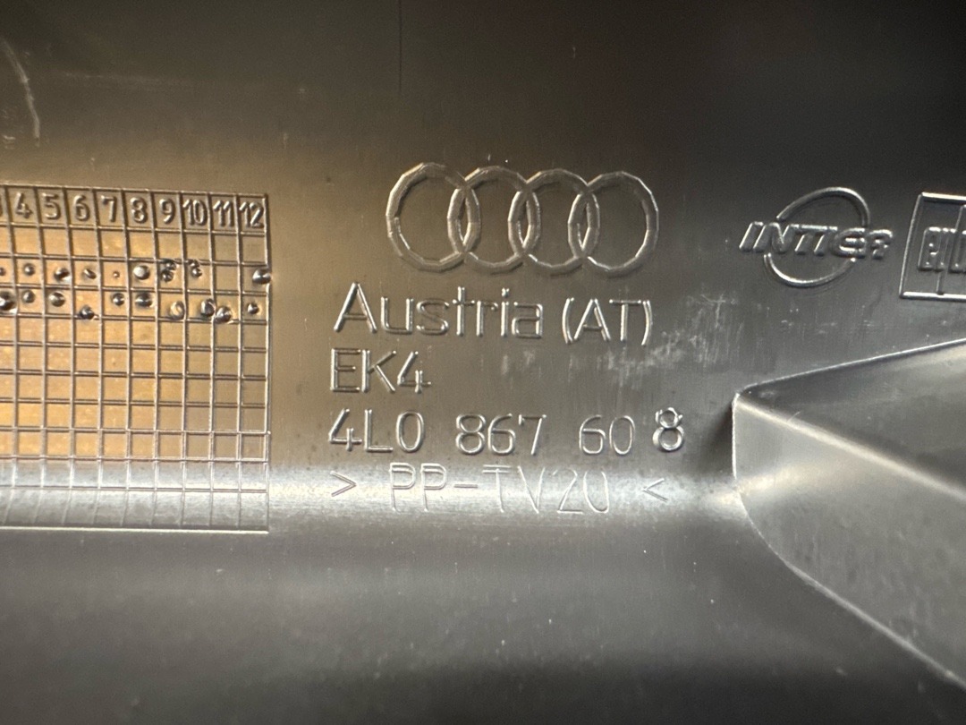 Пластик крышки багажника, 630 рублей, Красноярск