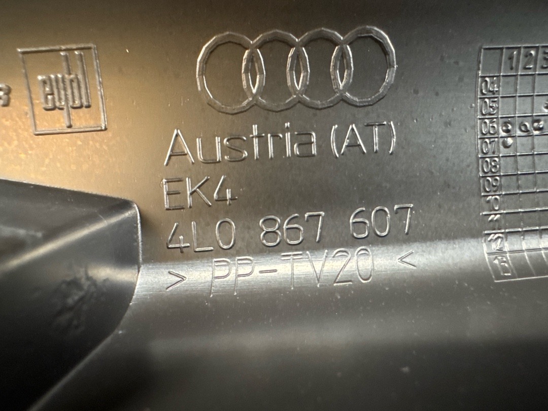 Пластик крышки багажника, 630 рублей, Красноярск