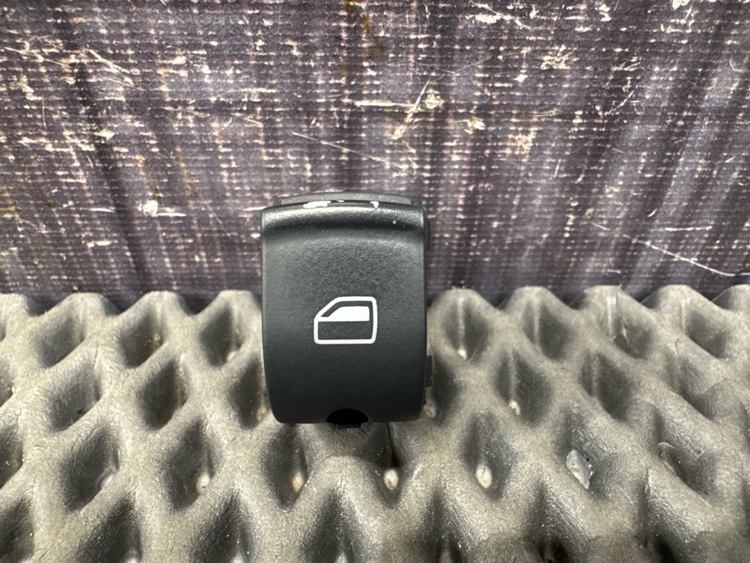 Кнопка стеклоподъемника, 680 рублей, Красноярск