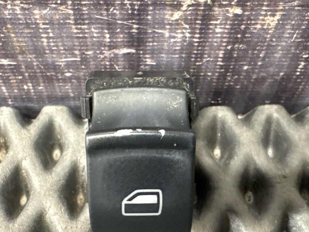 Кнопка стеклоподъемника, 680 рублей, Красноярск