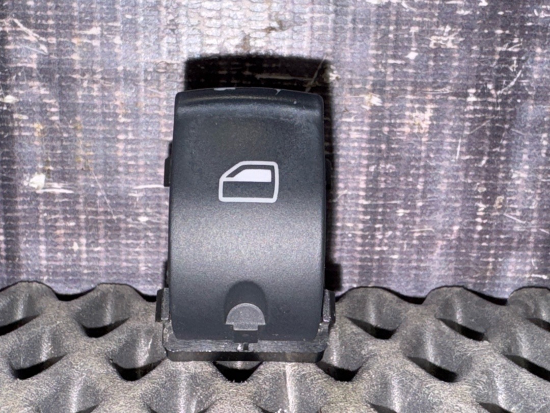 Кнопка стеклоподъемника, 680 рублей, Красноярск