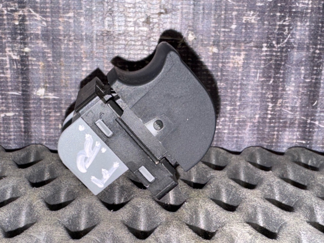 Кнопка стеклоподъемника, 680 рублей, Красноярск