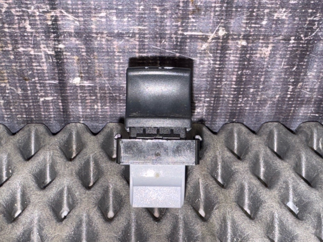 Кнопка стеклоподъемника, 680 рублей, Красноярск