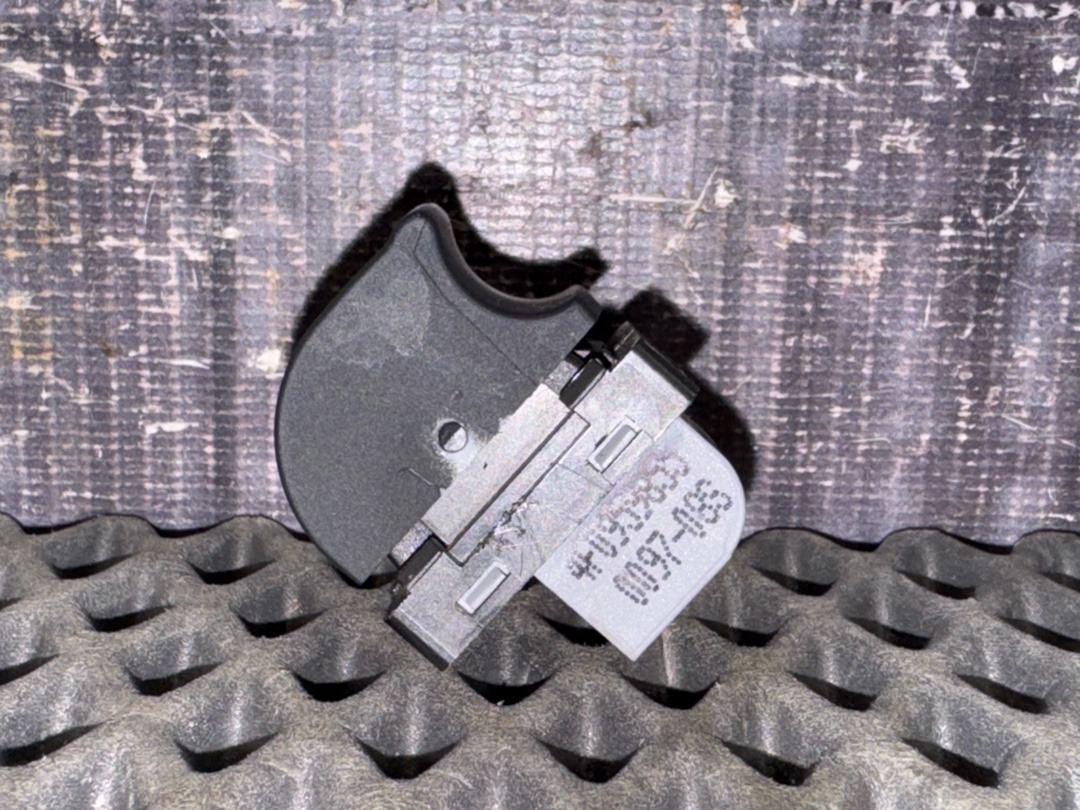 Кнопка стеклоподъемника, 680 рублей, Красноярск