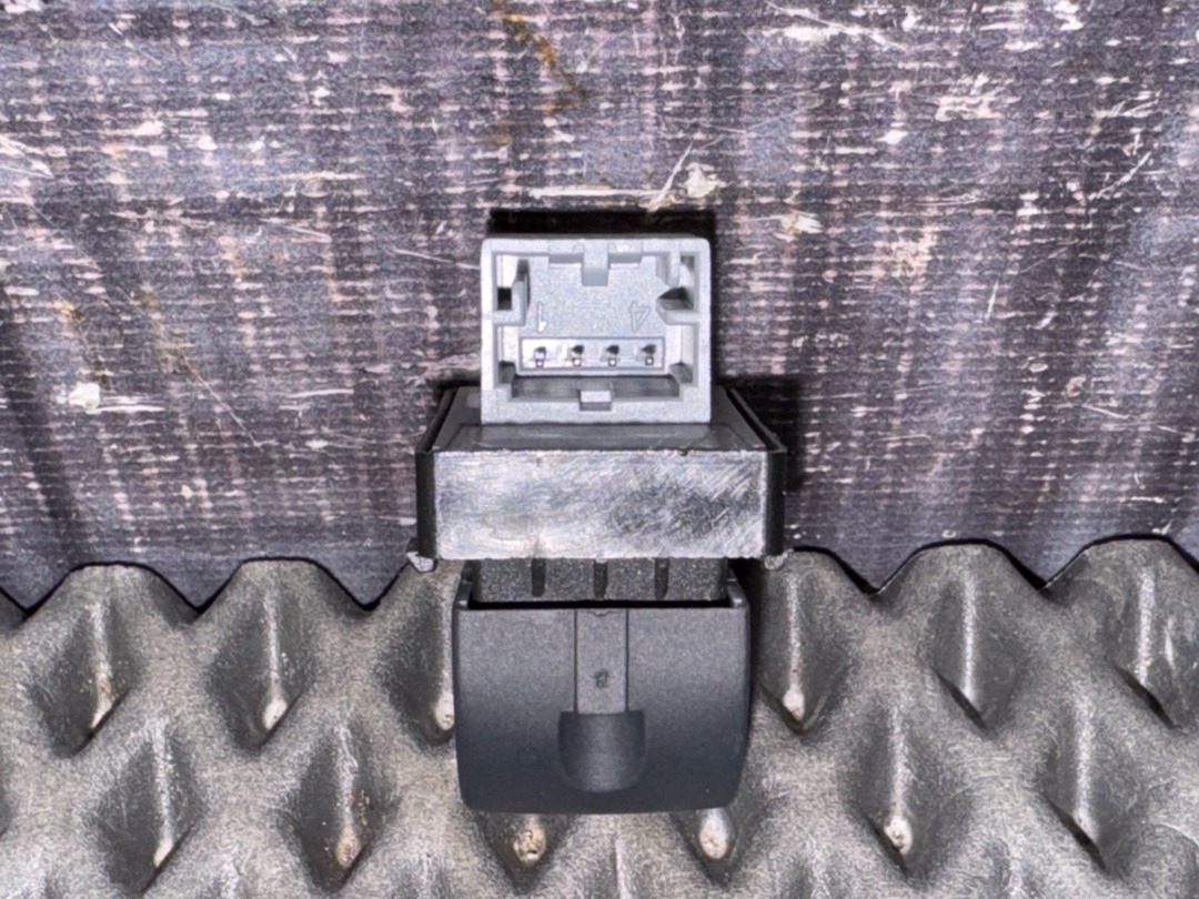 Кнопка стеклоподъемника, 680 рублей, Красноярск