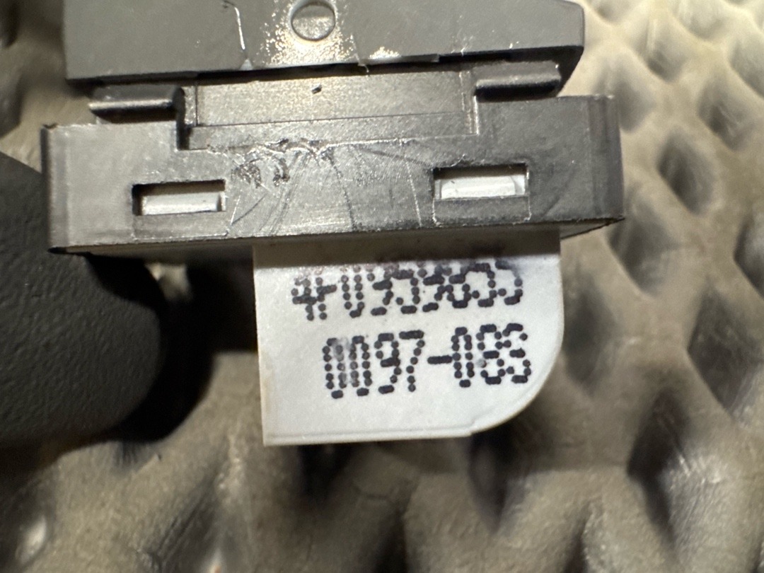 Кнопка стеклоподъемника, 680 рублей, Красноярск