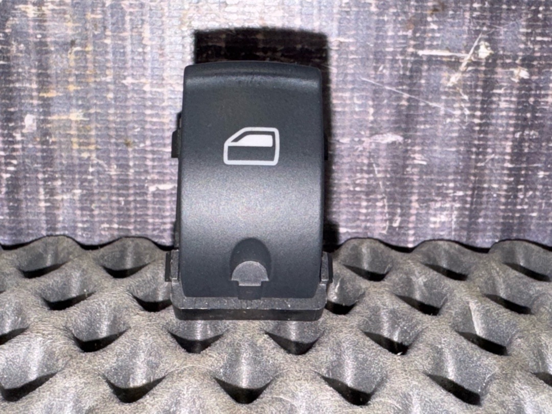 Кнопка стеклоподъемника, 680 рублей, Красноярск