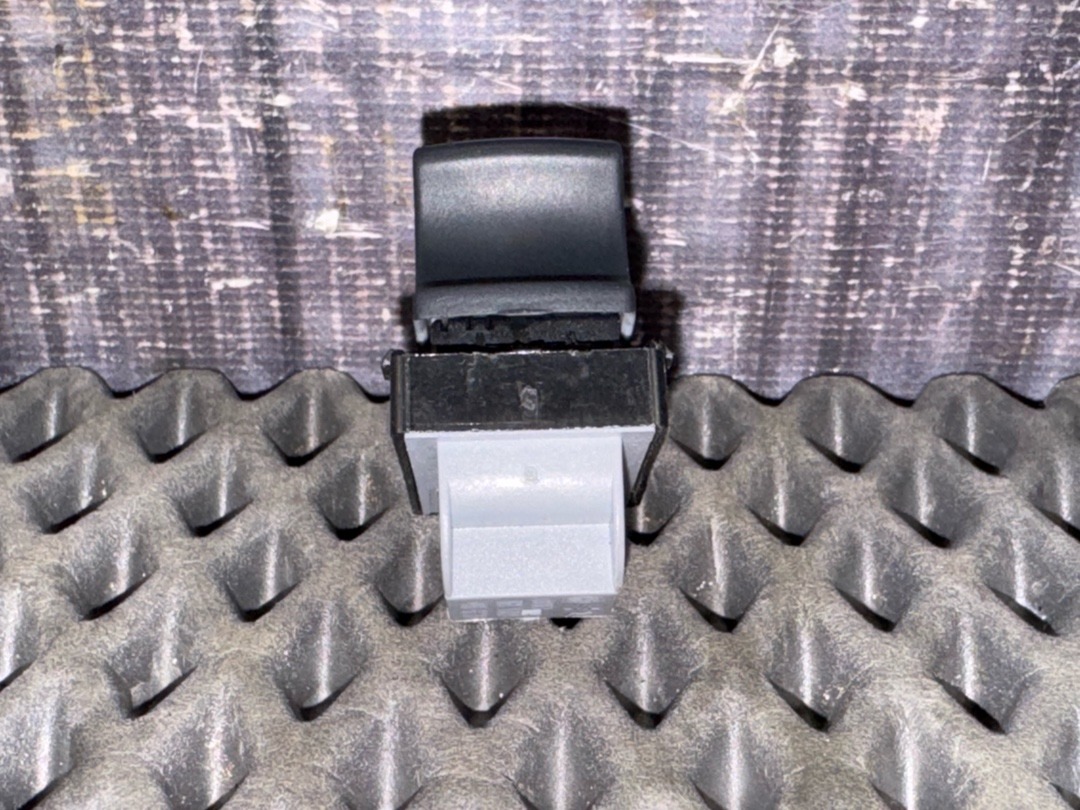 Кнопка стеклоподъемника, 680 рублей, Красноярск