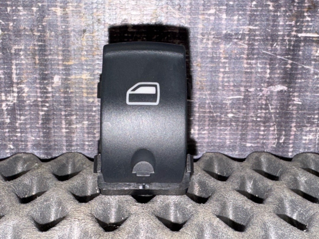 Кнопка стеклоподъемника, 680 рублей, Красноярск