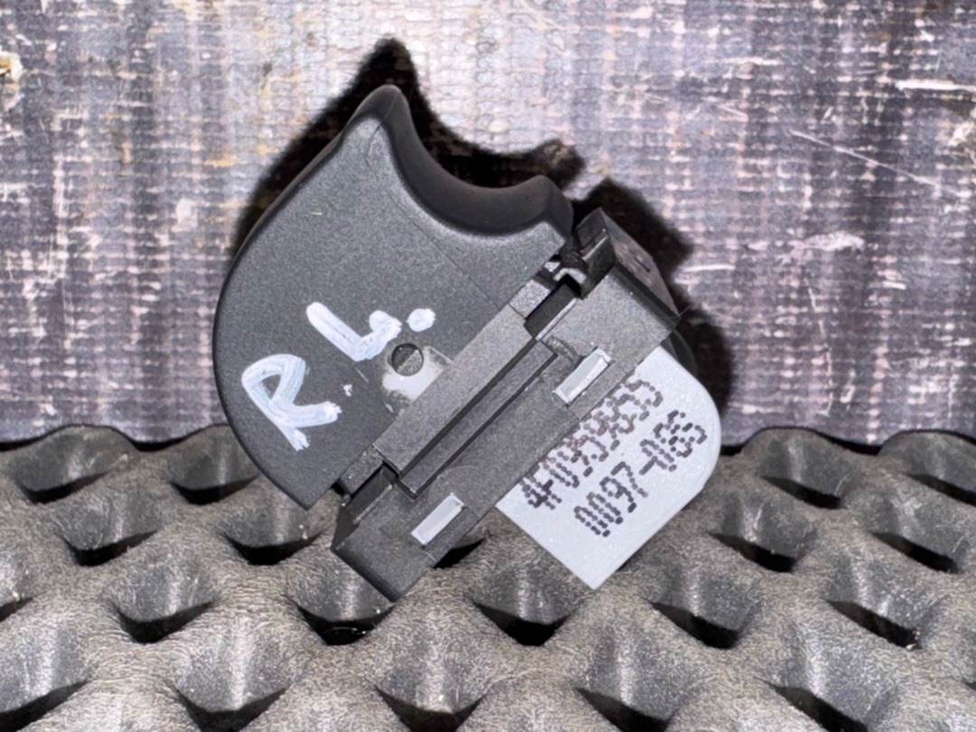 Кнопка стеклоподъемника, 680 рублей, Красноярск