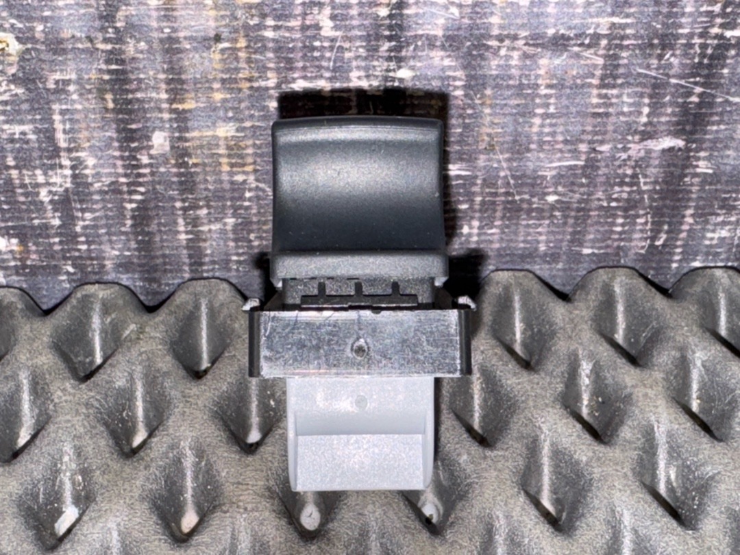 Кнопка стеклоподъемника, 680 рублей, Красноярск