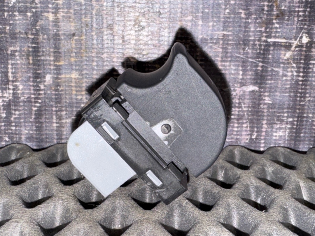 Кнопка стеклоподъемника, 680 рублей, Красноярск