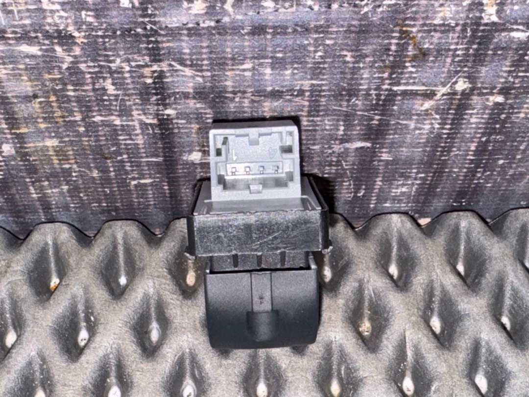 Кнопка стеклоподъемника, 680 рублей, Красноярск