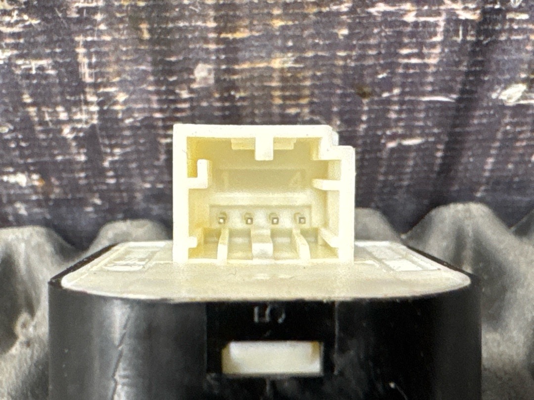 Кнопка регулировки зеркал, 1220 рублей, Красноярск