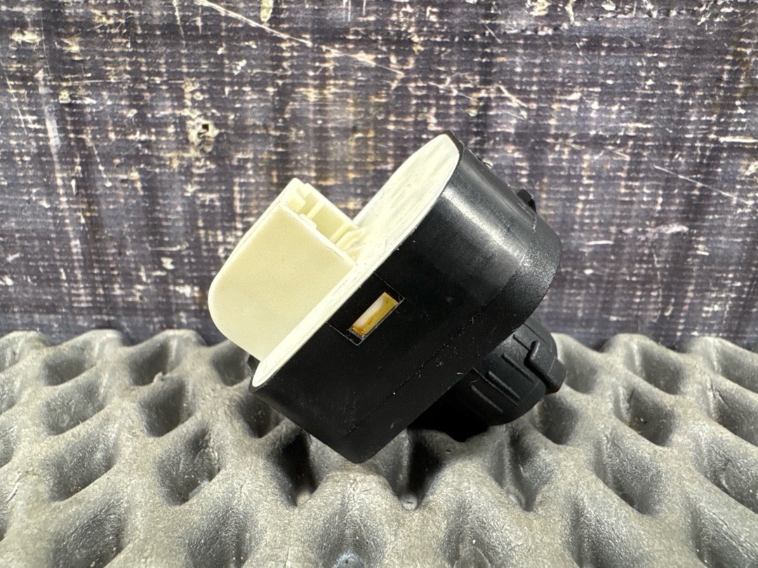 Кнопка регулировки зеркал, 1220 рублей, Красноярск