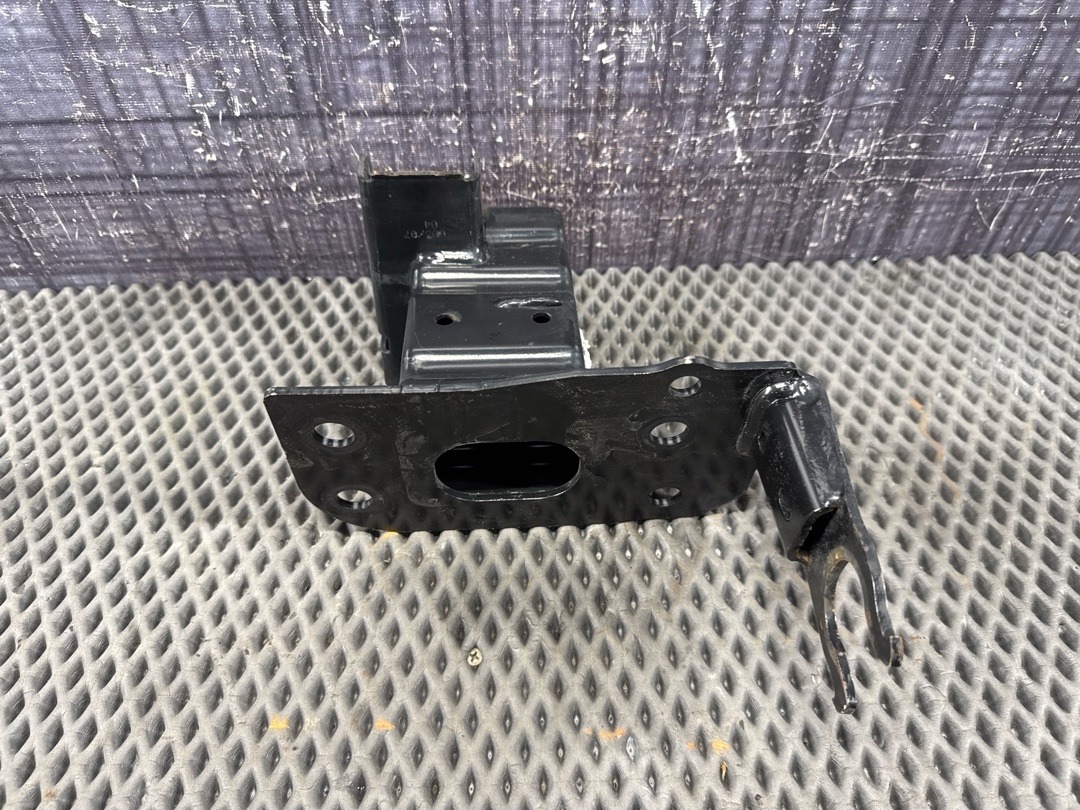 Кронштейн усилителя бампера, 1810 рублей, Красноярск