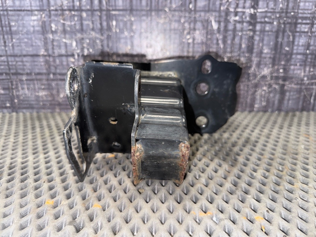 Кронштейн усилителя бампера, 1810 рублей, Красноярск