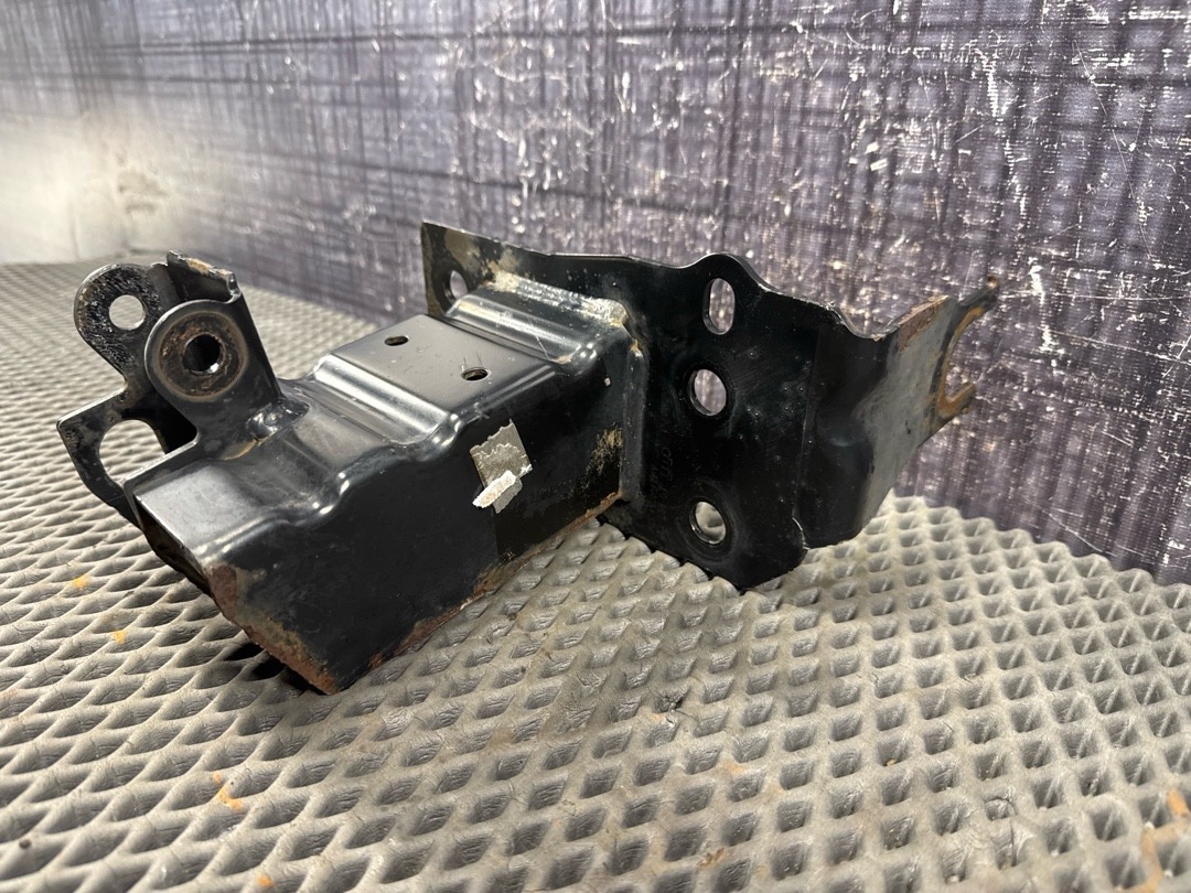 Кронштейн усилителя бампера, 1810 рублей, Красноярск