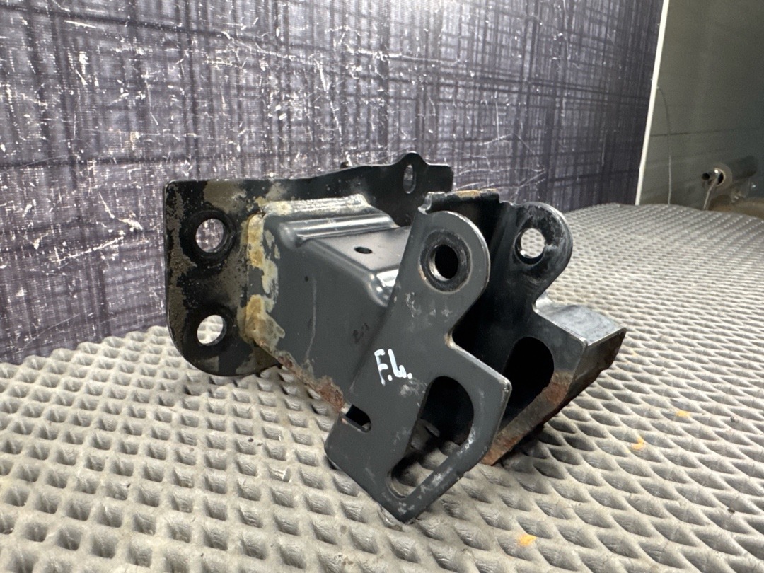 Кронштейн усилителя бампера, 1810 рублей, Красноярск