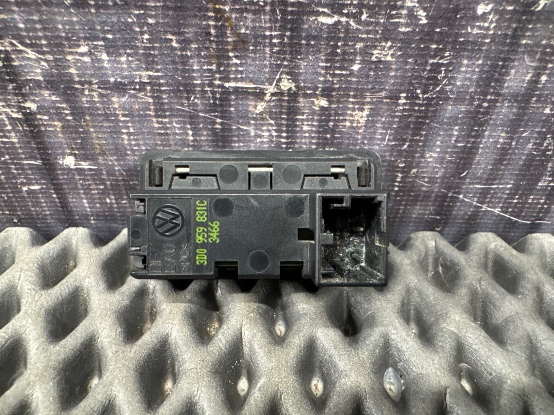 Кнопка открывания багажника, 1590 рублей, Красноярск