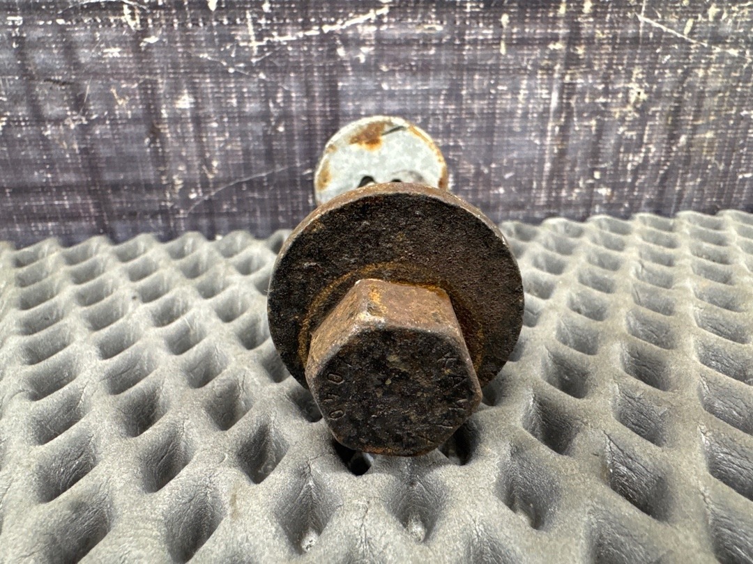 Болт развальный, 810 рублей, Красноярск