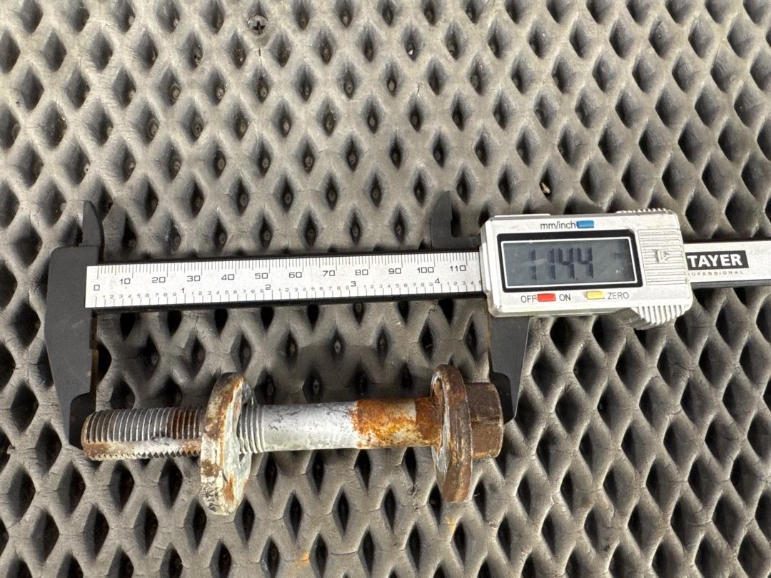 Болт развальный, 810 рублей, Красноярск