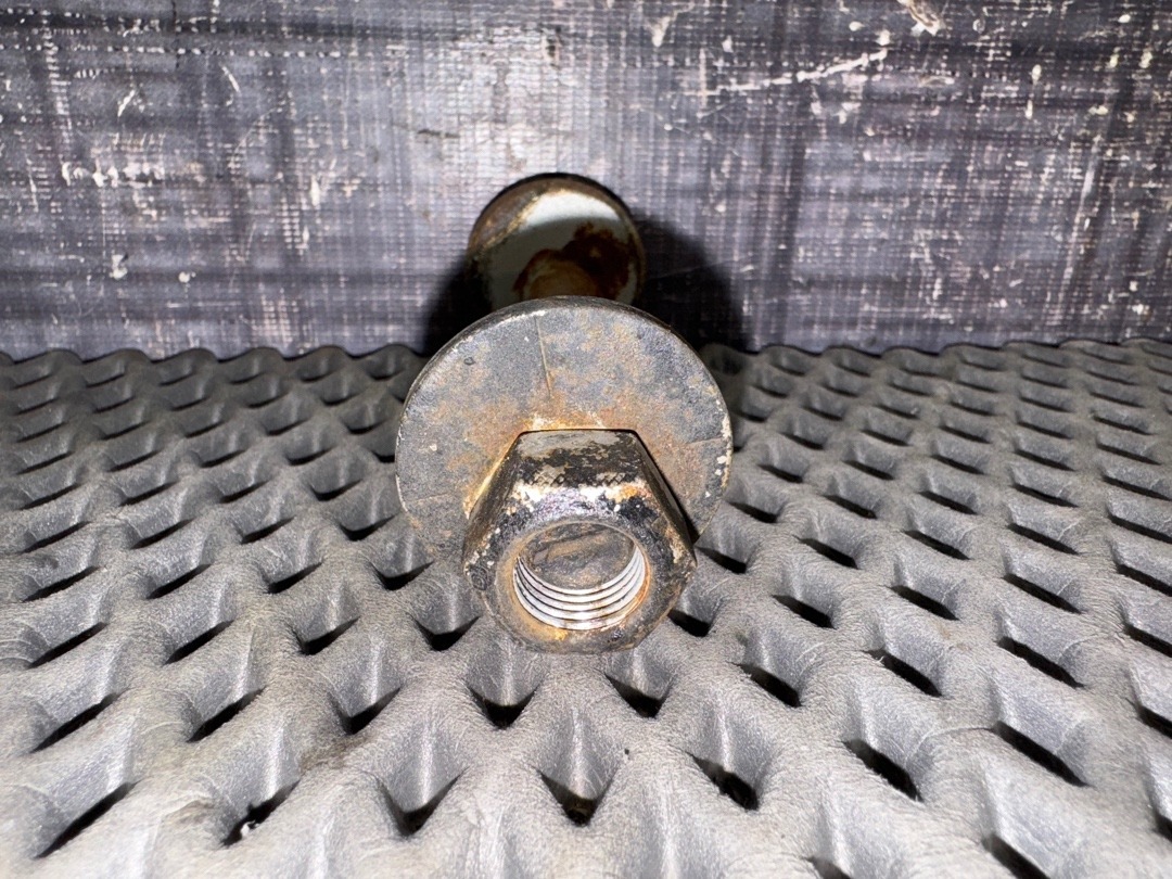 Болт развальный, 810 рублей, Красноярск