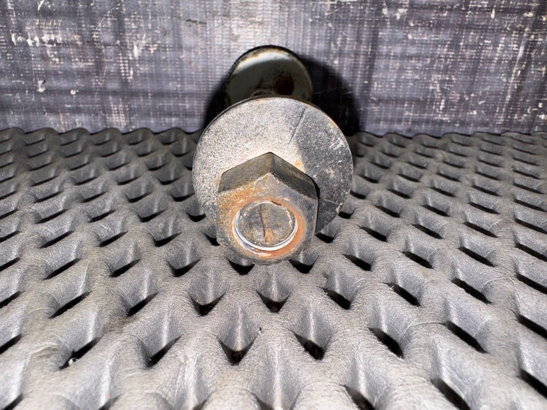 Болт развальный, 810 рублей, Красноярск