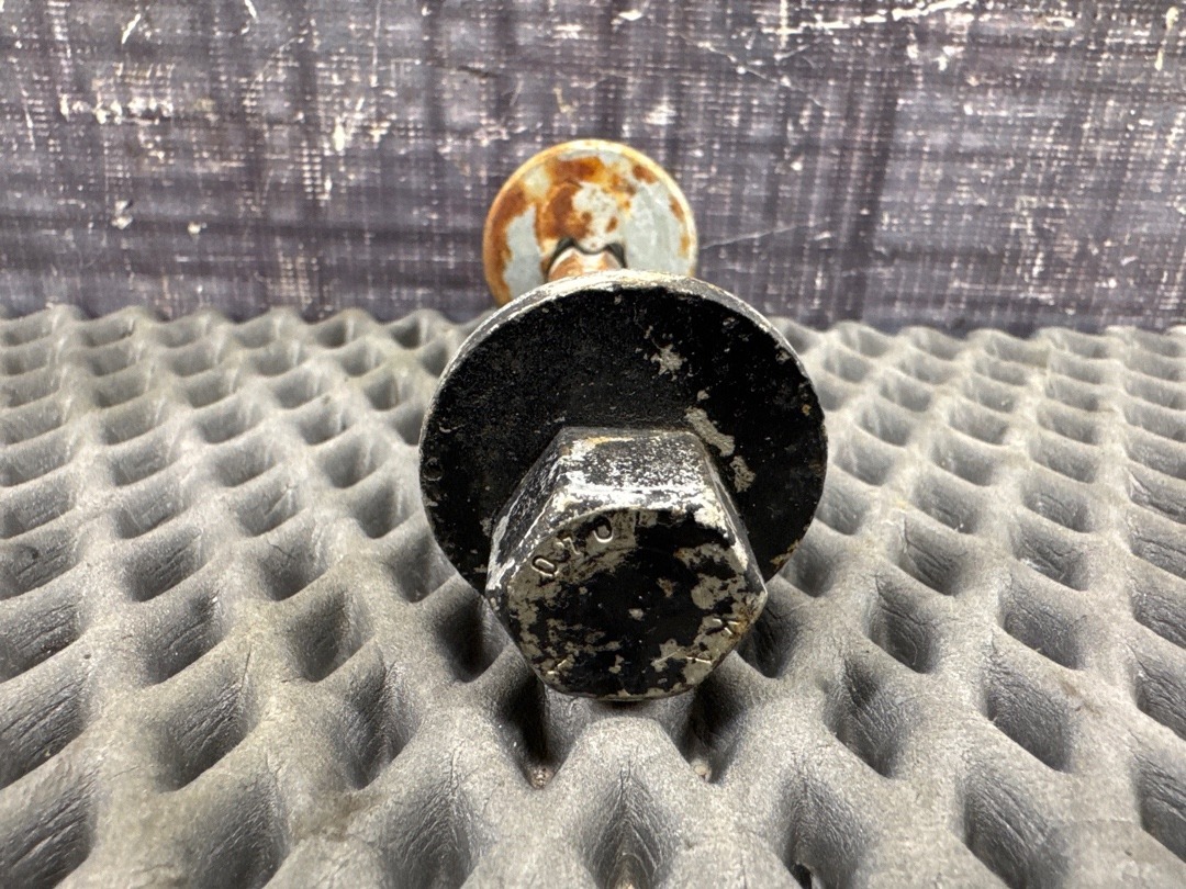 Болт развальный, 810 рублей, Красноярск