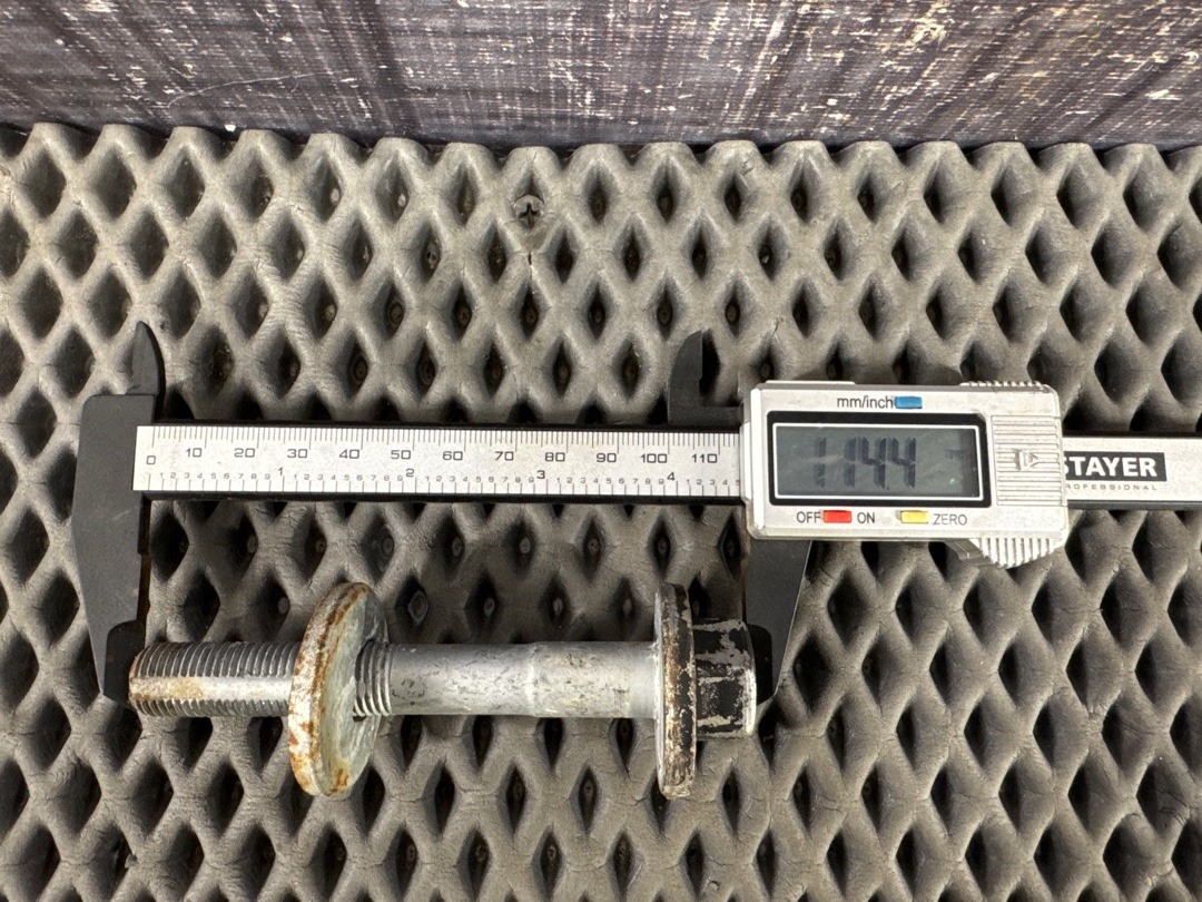 Болт развальный, 810 рублей, Красноярск