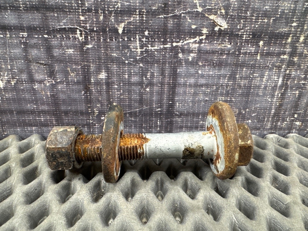 Болт развальный, 690 рублей, Красноярск