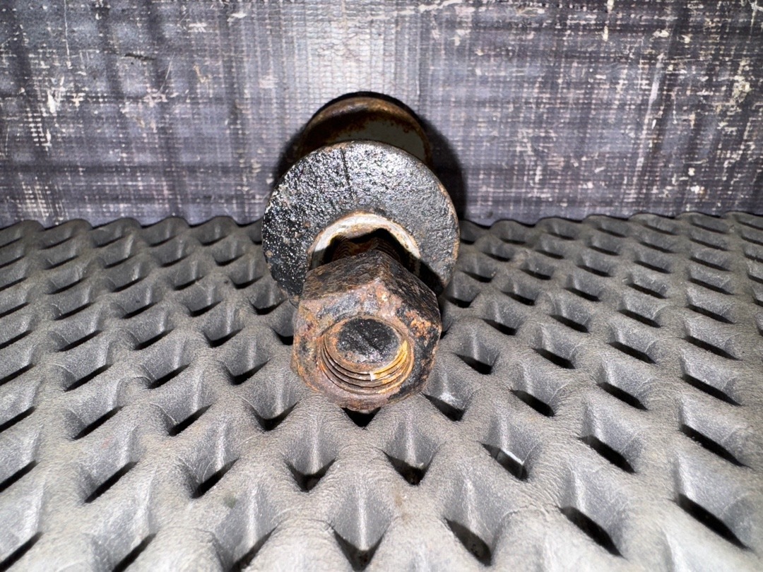 Болт развальный, 690 рублей, Красноярск