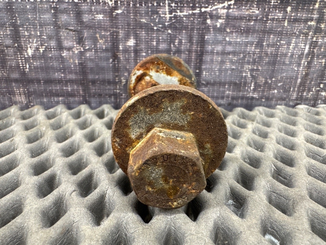 Болт развальный, 690 рублей, Красноярск